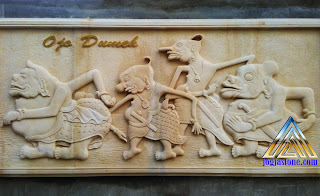 Kerajinan batu alam jogja, Ukiran relief bentuk gambar wayang punokawan.