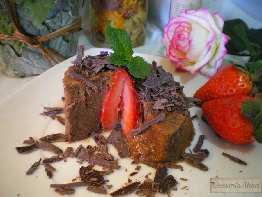 Mousse de chocolate relleno de fresa