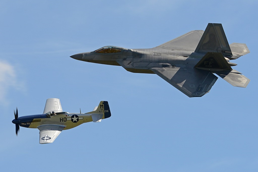 P-51B MUSTANG TO MAKE TRANSATLANTIC FLIGHT TO PERFORM IN UK WITH F-22
