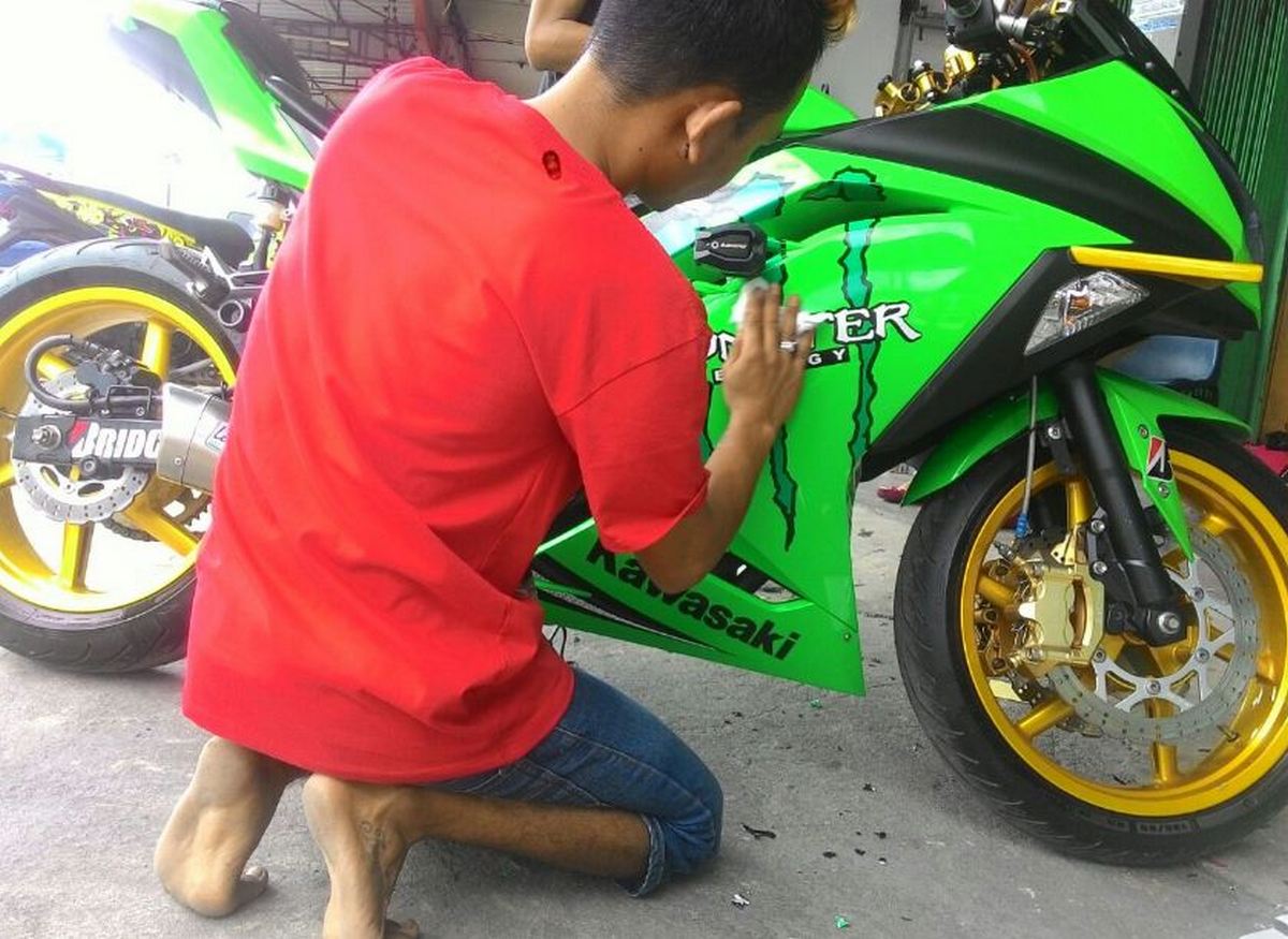 Harga Cutting Sticker Motor di Toko Online - CuttingStickerUpdate