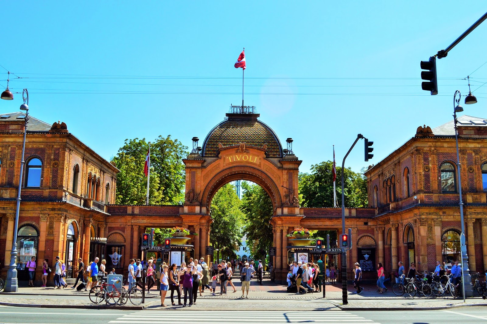 Traveleze: The 2 Best Family Holiday Destinations to Consider