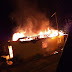 Casa é consumida pelo fogo na Rua Jaime Canet, em Santo Antônio do Paraíso