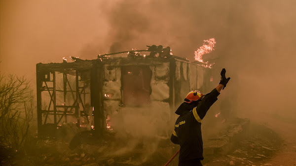 Πυρκαγιά στα Βίλλια: Απελπισία και αγανάκτηση για τη γύμνια του κρατικού μηχανισμού