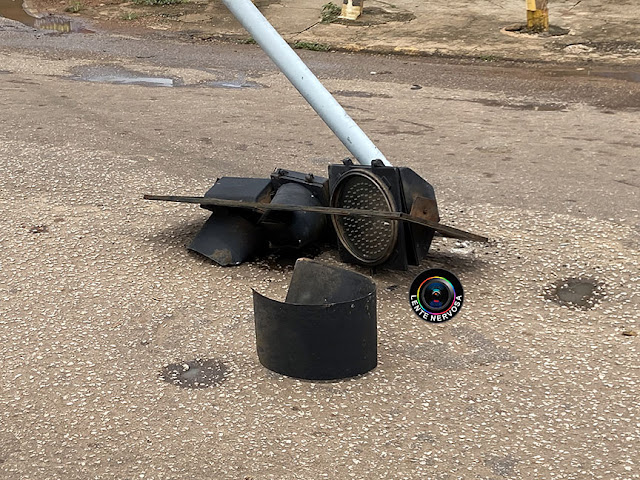 Veículo guinchado arrasta fiação e derruba semáforos em cruzamento na zona sul – VÍDEO 8 Veículo guinchado arrasta fiação e derruba semáforos em cruzamento na zona sul – VÍDEO