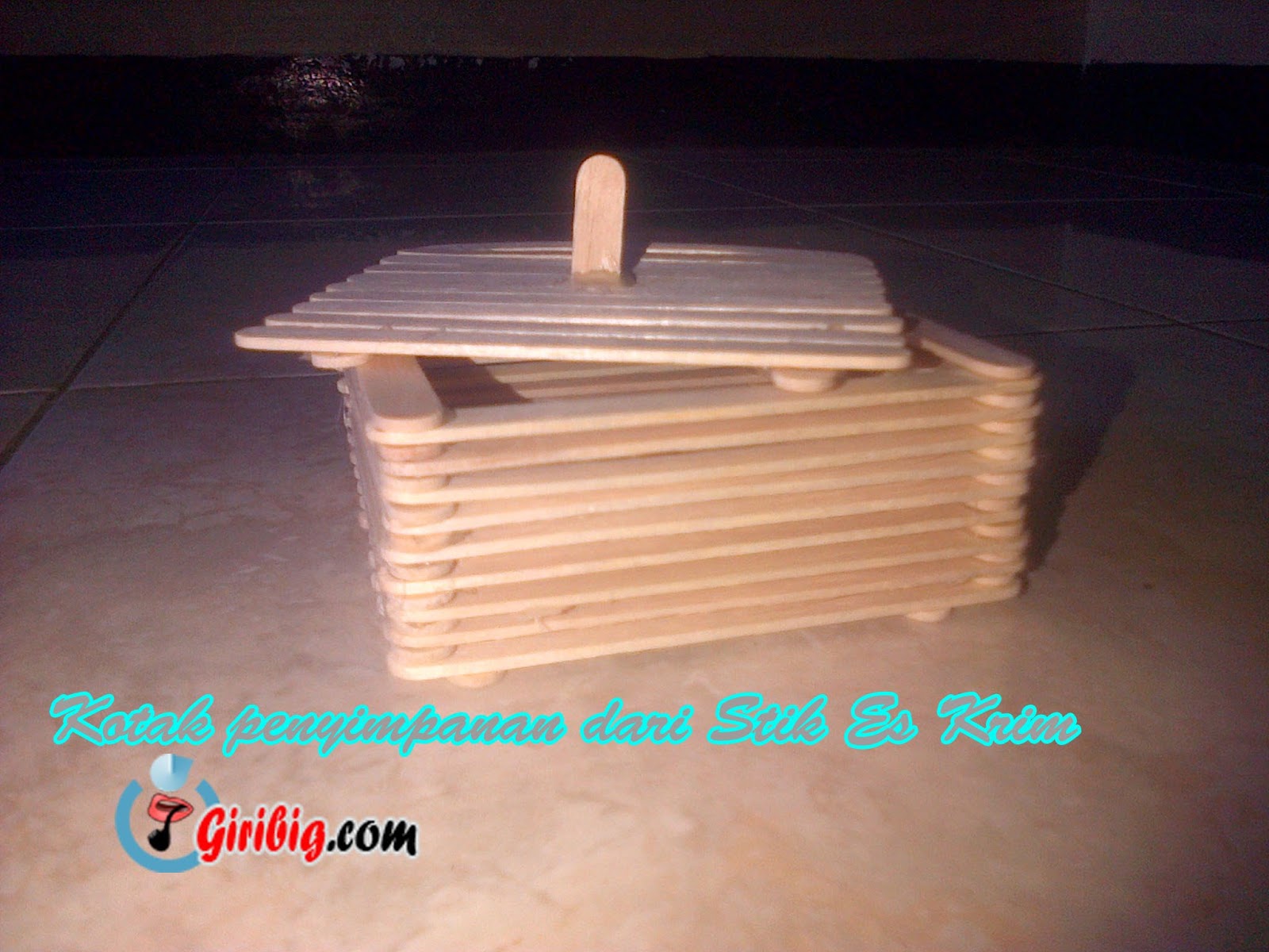 Kerajinan dari Stik Es krim Membuat Kotak penyimpanan