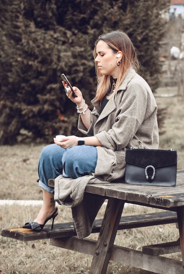 Outfit con pantalones slouchy