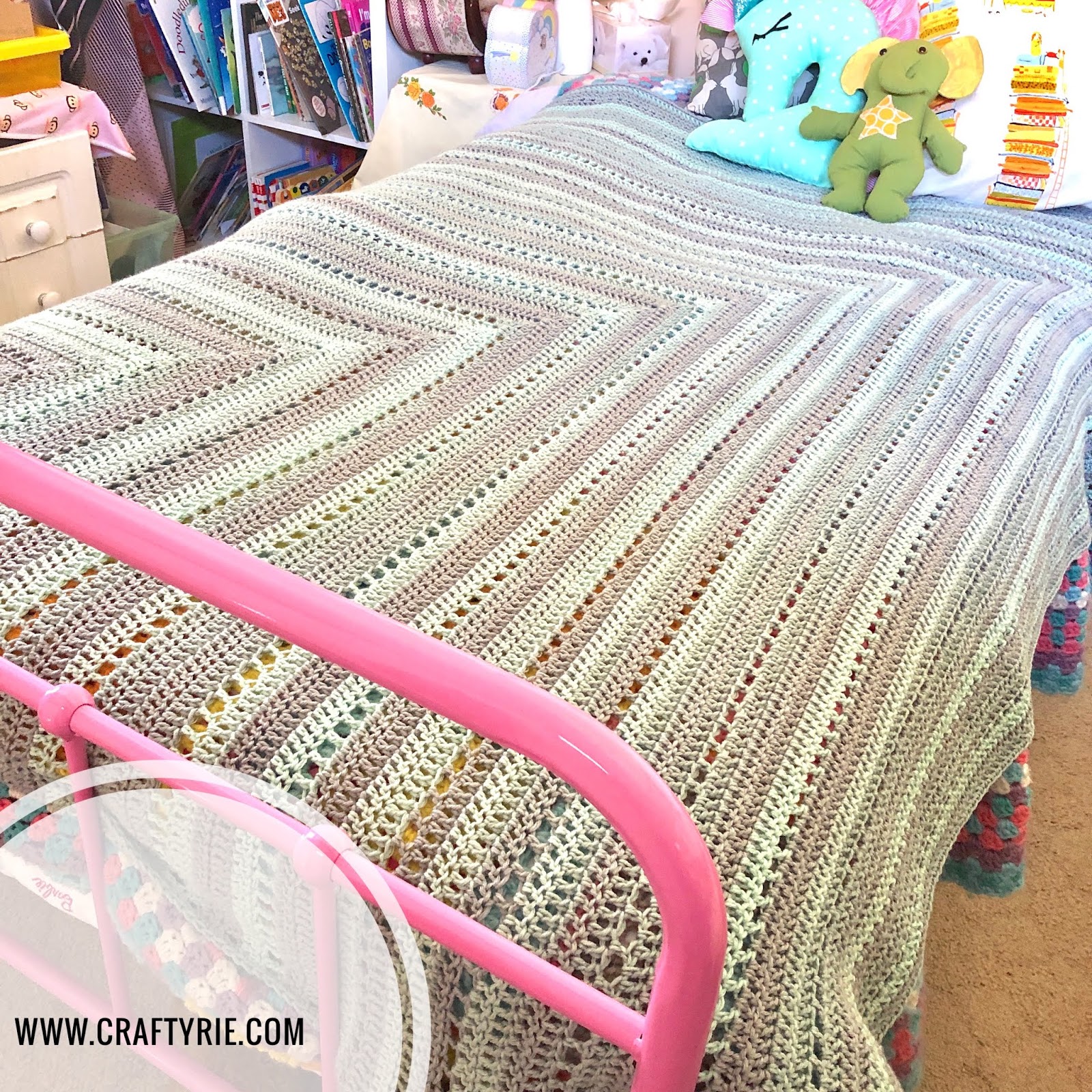 CraftyRie Ombre crochet blanket