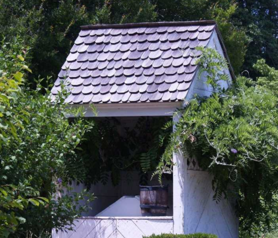 pictures of well houses