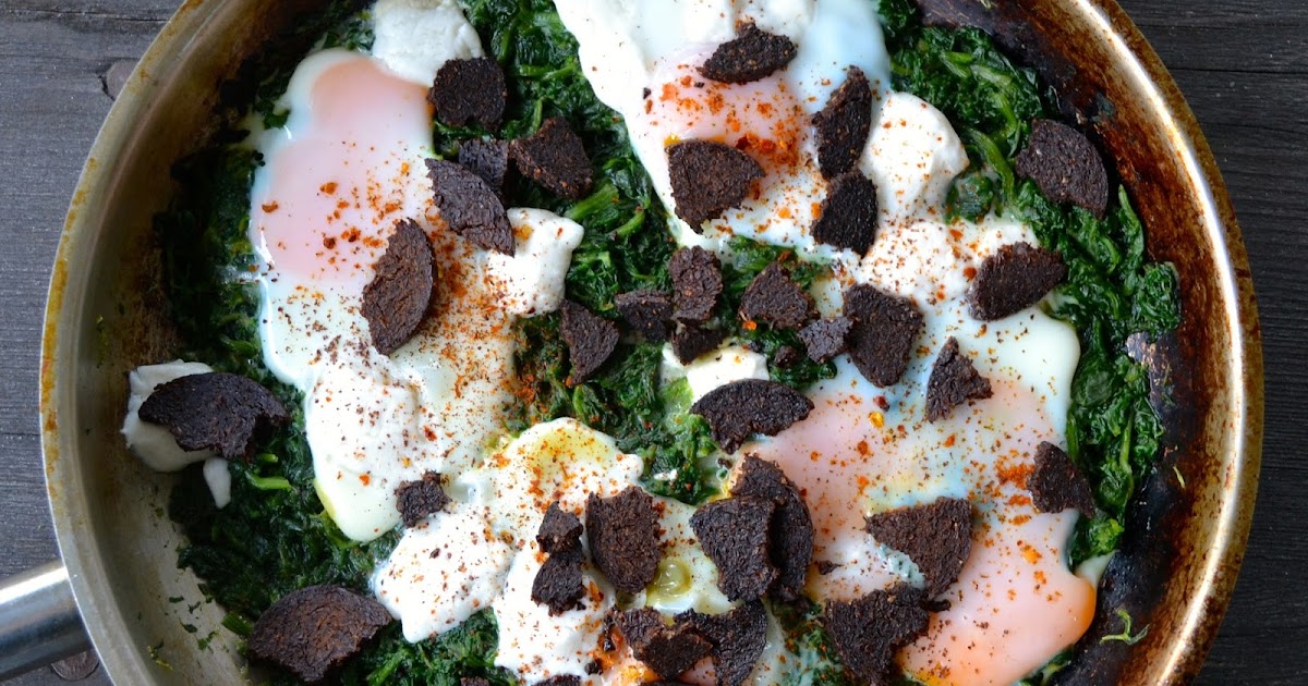 clubzimmer SpinatEierpfanne mit Ziegenkäse und Pumpernickelcroutons