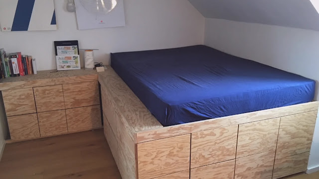Tempat Tidur Dengan Laci di Bawahnya Tempat Tidur Dengan Laci di Bawahnya
