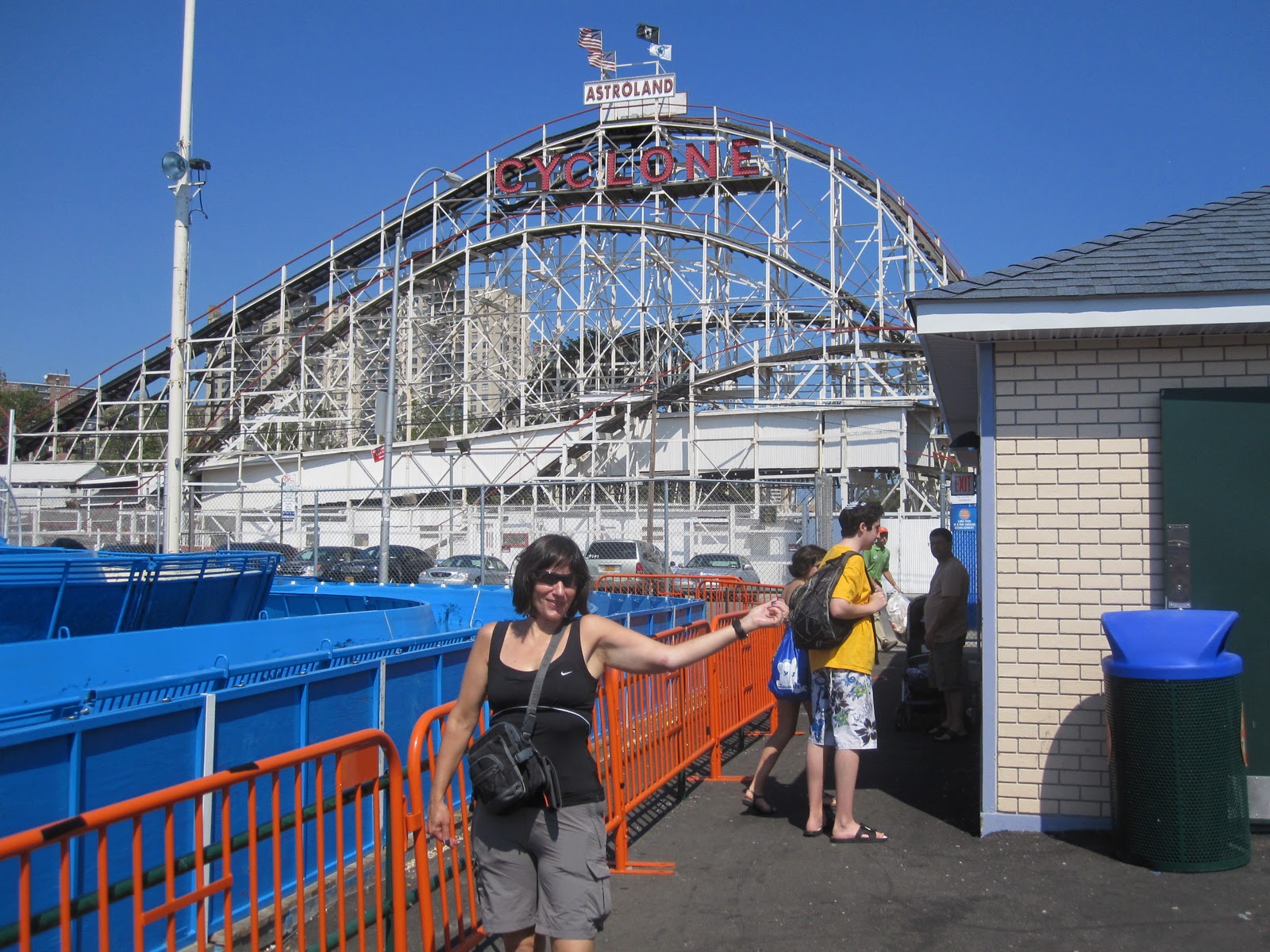 Bobbie's Roller Coaster And Theme Park Reviews CONEY ISLAND CYCLONE