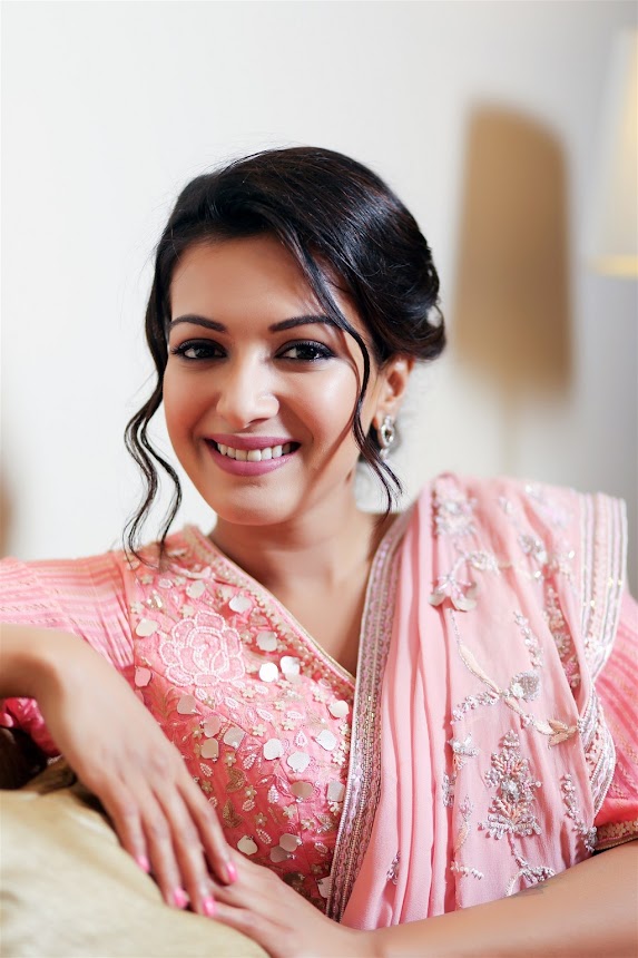 Catherine Tresa in pink saree photos