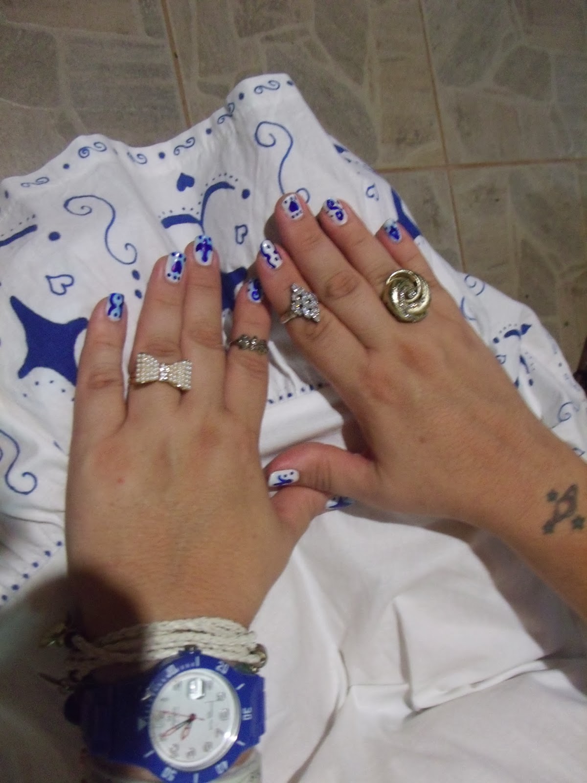 estampa azulejo português, vestido azulejo português, unhas de azulejo português, nail art azulejo portuguÊs, maxi anéis