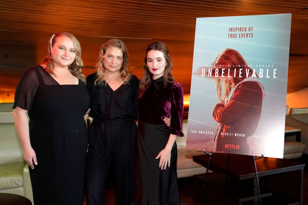Kaitlyn Dever Clciks at Unbelievable Cast & Crew Screening in Los