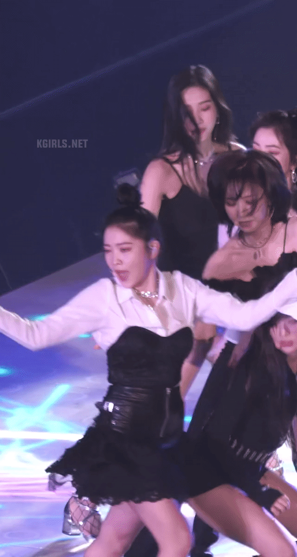 [연예] [움짤]         레드벨벳 조이 아찔한 각도 . GIF -  와이드섬