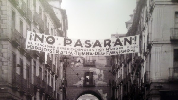 Al grito de ¡No pasarán! Al grito de ¡No pasarán!