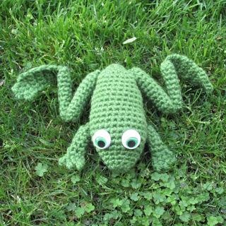 Spiderling Dreams: Free Crochet Bullfrog Pattern!