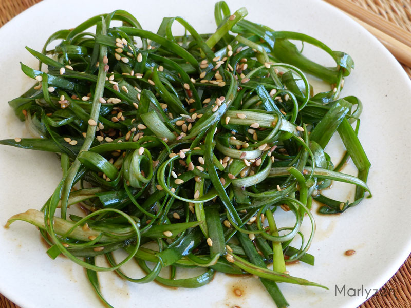 Salade d'oignons verts épicés à la coréenne