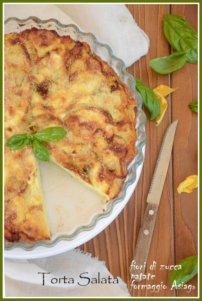 torta salata con fiori di zucca, patate e formaggio asiago