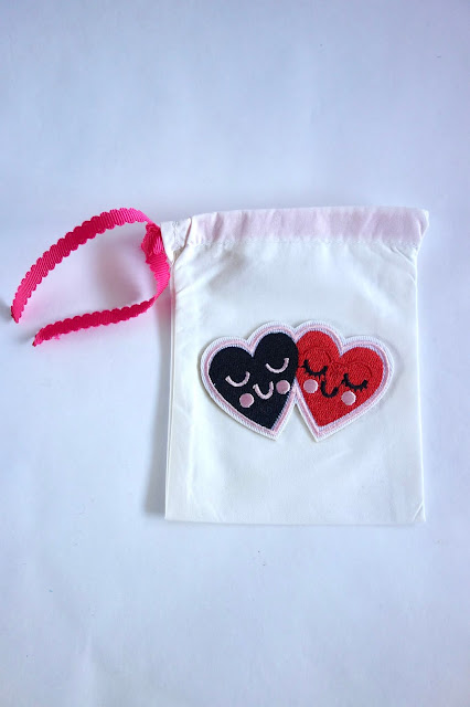 cloth, sewing, sewing machine, fabric crafts, sewing crafts, fabric pouches, Valentine crafts, iron-on patches, blah to TADA, fuchsia ribbon, gift wrapping ideas, goodie bag ideas
