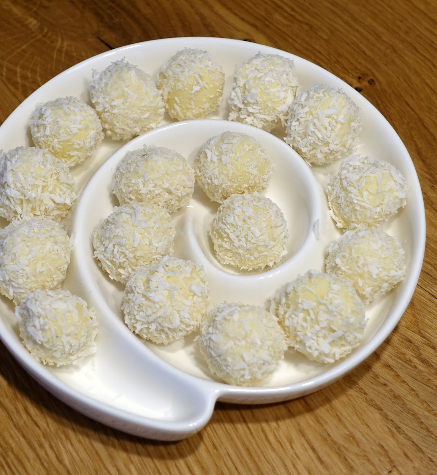 Schneeflöckchen, Weißröckchen, da kommst du geschneit - weiße Rumkugeln ...