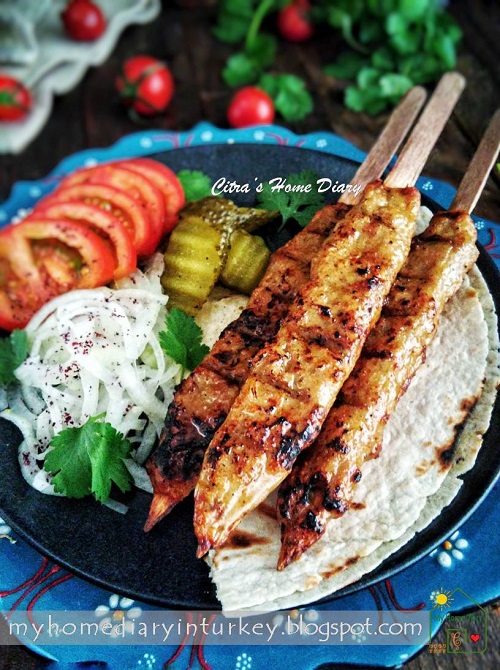Tavuk / hindi Köfte Kebabı ( Turkish style Chicken or turkey Kofta Kebab, best recipe) | Çitra's Home Diary. #kofta #köftetarifi #turkeyrecipe #meatballrecipe #turkishfoodrecipe #resepmasakanturki #resepkebabturki #turkishkebab #koftakebab #tavukköftesi #kebabayam #chickenkebab #foodphotography #resepmasakanturki