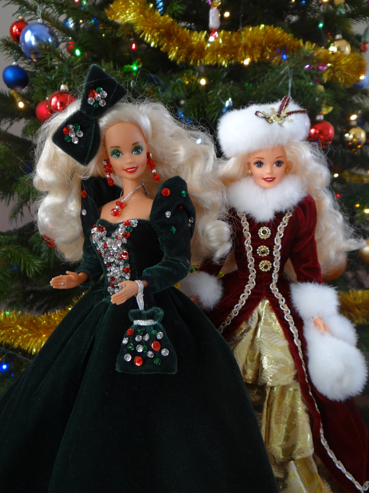 Happy Holidays Barbie 1991.