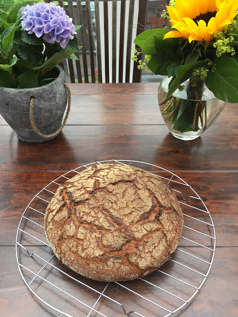 Roggenbrot nur mit Sauerteig - Rezeptgeschichten