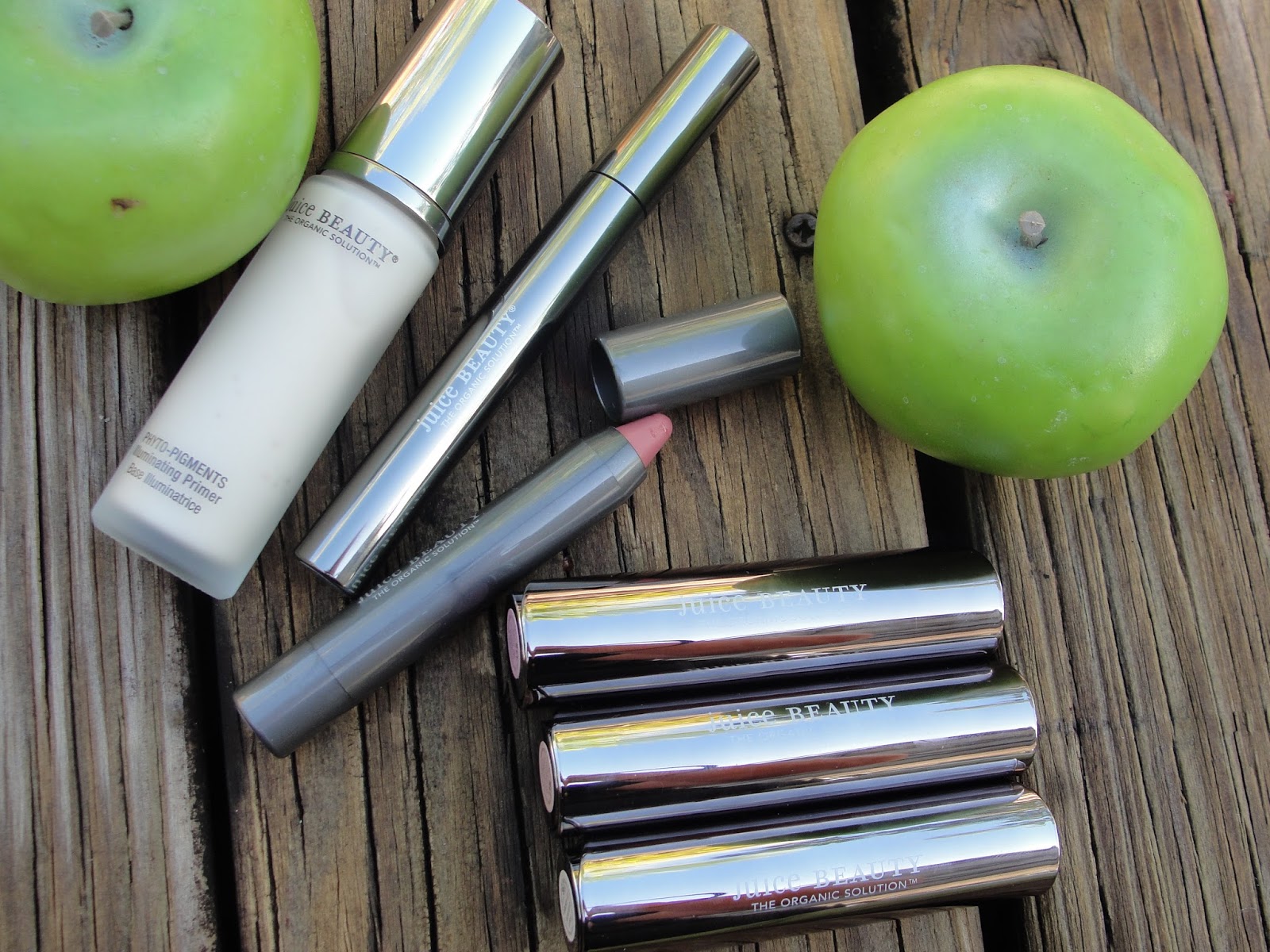 JUICE BEAUTY AN APPLE A DAY KEEPS THE DERMATOLOGIST AWAY!