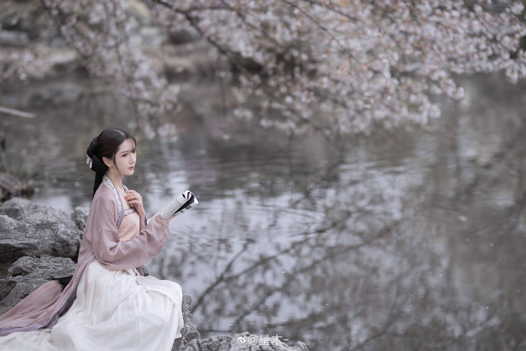 Image-Chinese-cute-model-Beautiful-girl-with-Chinese-historical-costume-TruePic.net