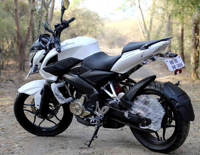 bajaj pulsar 200 ns - blanca