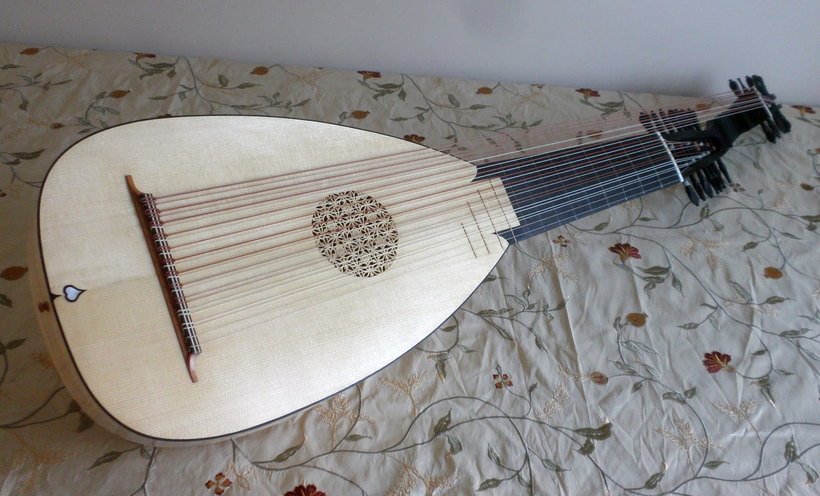 Buying a Lute Baroque lutes