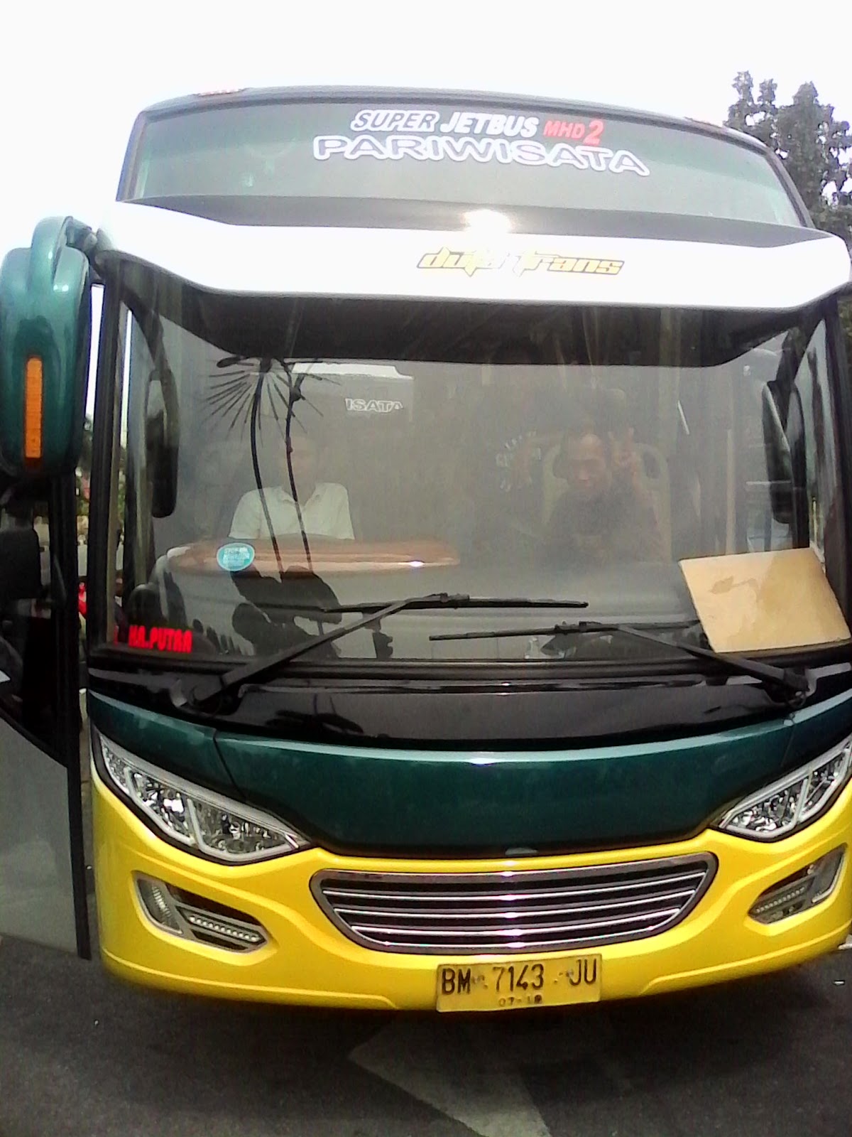 Jelajah Riau dengan Nyaman: Panduan Lengkap Rental Bus Pariwisata di Pekanbaru