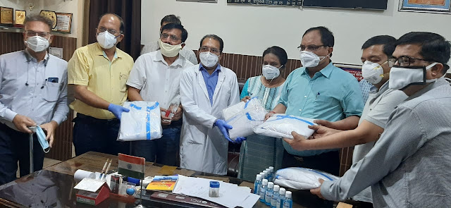 IMA-Meerut ने भोजन के पैकेट बांटे, CMO Meerut को मास्क-सैनेटाइजर व पीपी किट भी दिये 3 WhatsApp%2BImage%2B2020 05 27%2Bat%2B2.01.04%2BPM