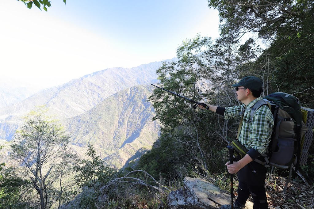 卡社山稜線展望望向干卓萬群峰