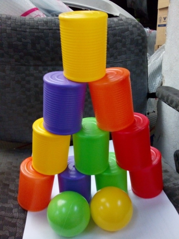 St. Trinnean´s Kindergarten Martes 30 de Julio "Tumba latas"