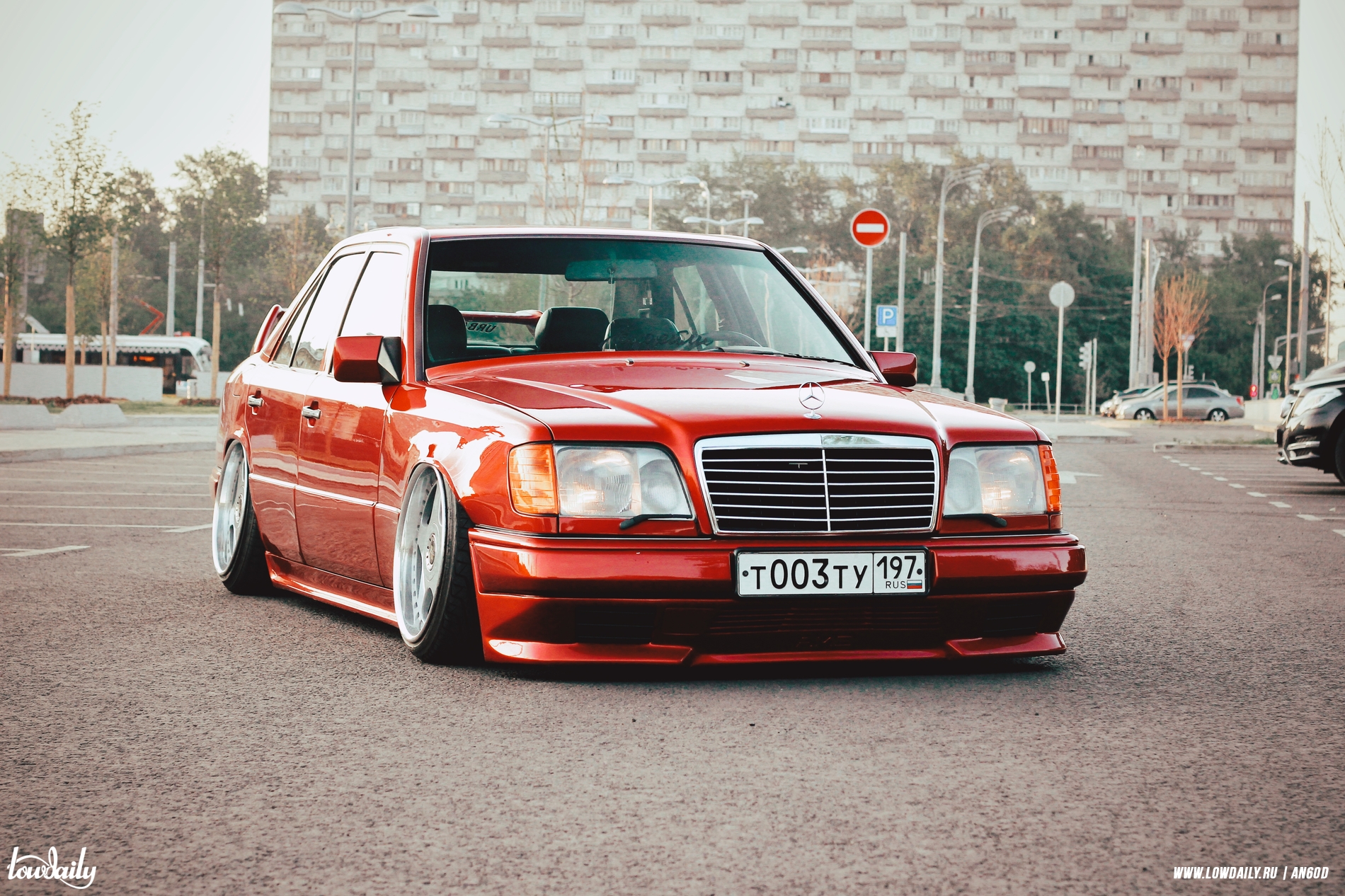 Mercedes Benz w124 stance
