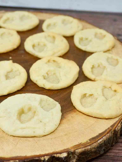 Easy Dinosaur Footprint Cookies