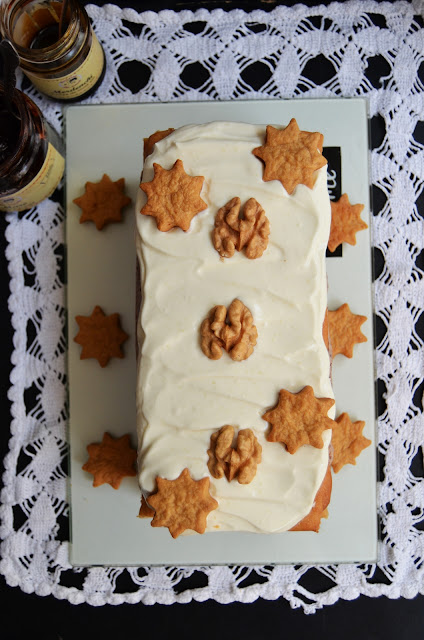 Tort cu nuca si dulceață de mure (fără zahăr)