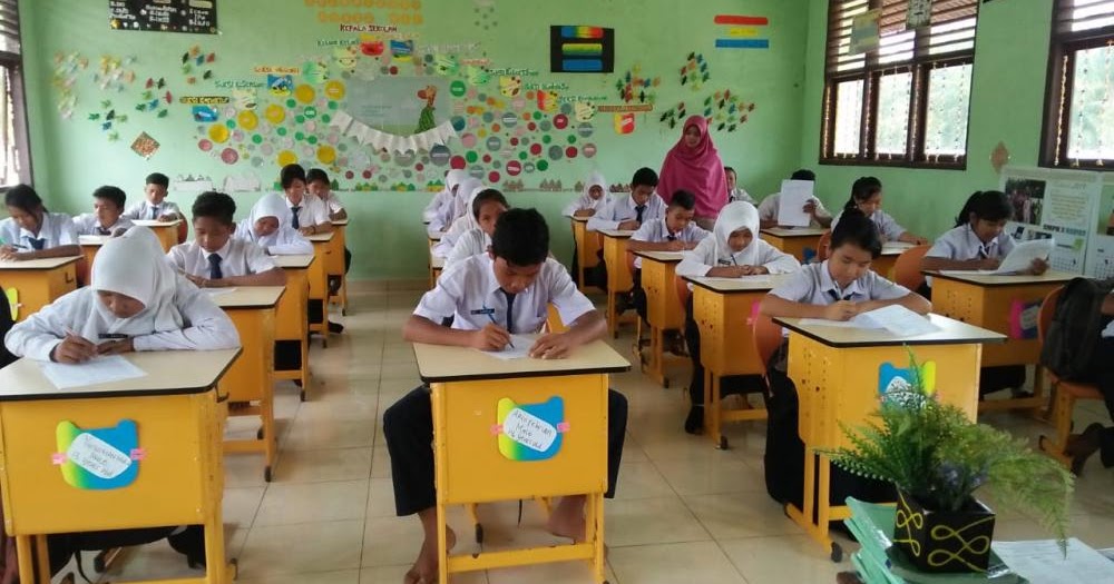 PTK BAHASA INDONESIA KELAS 7 SMP PENGARUH MEDIA STICKY
