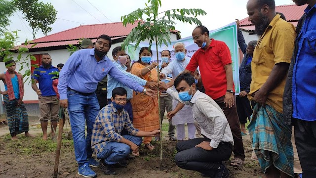 ডিমলায় আশ্রয়ণ প্রকল্প-২ এর আওতায় নির্মিত প্রতিটি ঘরের সামনে দুটি করে গাছ রোপণ