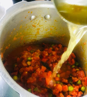 gajar-mutter-ki-sabzi-recipe-step-2(9,1)