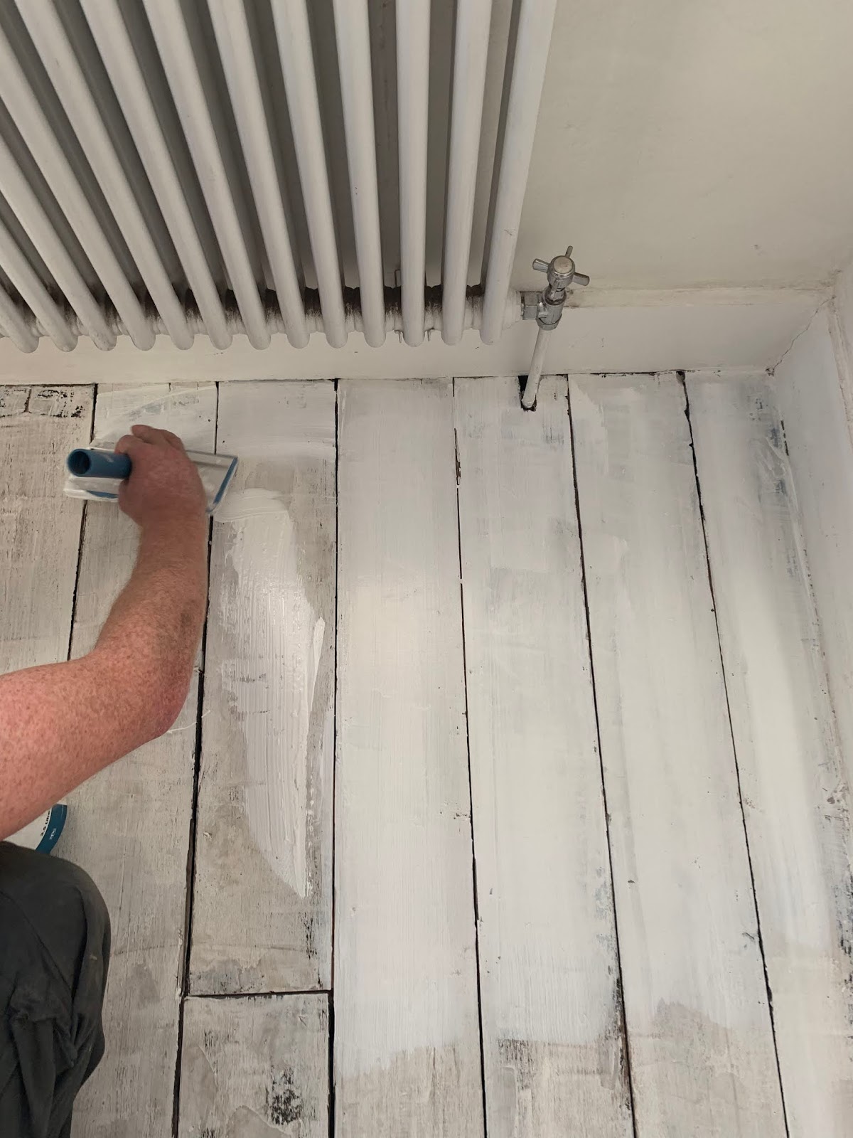 Interiors // Painting Wooden Floorboards {DIY guide} Roses and Rolltops