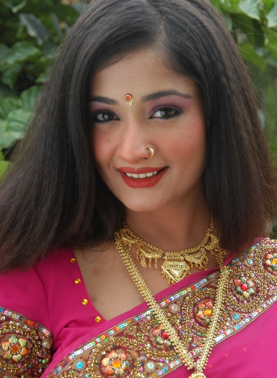 Kiran Rathod Hot Looking in Pink Saree Photos | One Cine Gallery