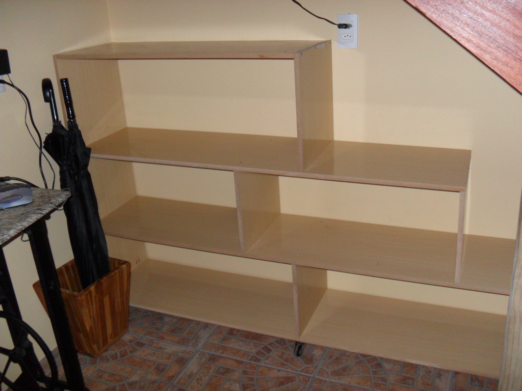 TRABALHOS DE GARAGEM: Estante com sobras de MDF