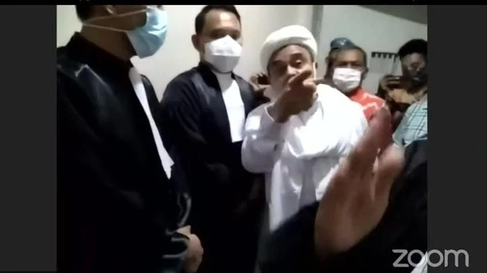 Habib-Rizieq-Marahi-Jaksa-Perekam-Video-di-Bareskrim-Jangan-Sinetron-Begini-Lah