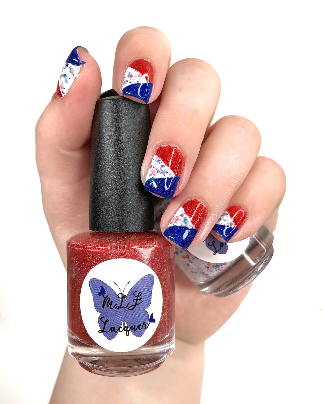 Celebrate 4th of July with Minimalistic Nails - No Design Needed