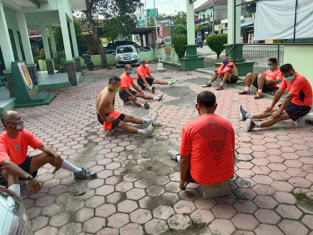Danramil Sukodono : Manfaat Berjemur bagi Tubuh di Masa Pandemi Covid-19 Danramil Sukodono : Manfaat Berjemur bagi Tubuh di Masa Pandemi Covid-19