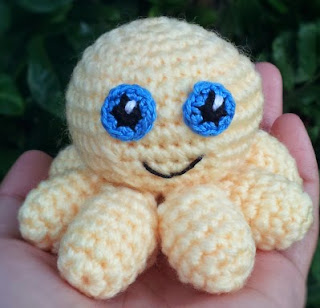 http://translate.google.es/translate?hl=es&sl=en&tl=es&u=http%3A%2F%2Fcraftyguild.com%2F2014%2F08%2Foctopus-amigurumi.html