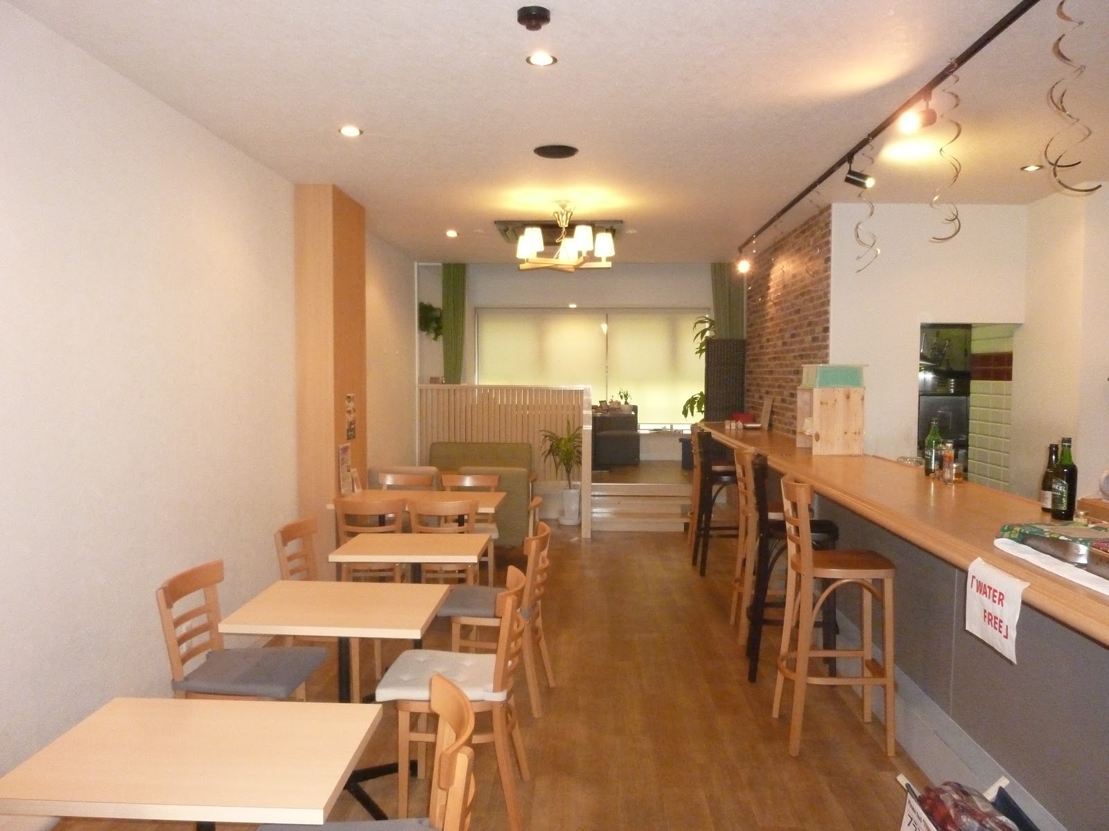 西宮 芦屋 神戸 阪神間で居抜き物件掲載数１位を目指します Jr西宮の太陽土地建物株式会社の安田 中田です 西宮 阪急甲東園徒歩２分 カフェダイニング居抜き物件 イタリアン バル レストラン等も相談ｏｋ 約２２ ５坪 優雅な大人ひとり飲み